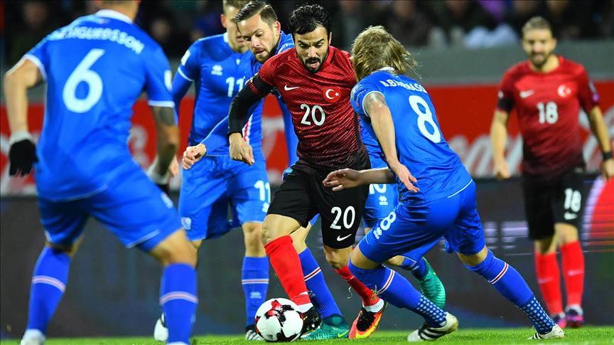 Duel din timpul meciului Islanda - Turcia, Preliminarii EURO